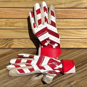 - Under Armour Woman’s Red/White Softball Gloves! EUC!